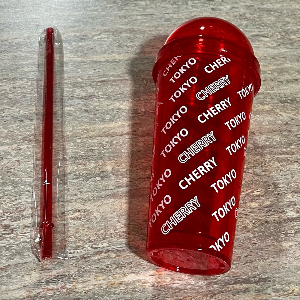 NIB Escada Cherry in Japan limited Edition tumbler with straw